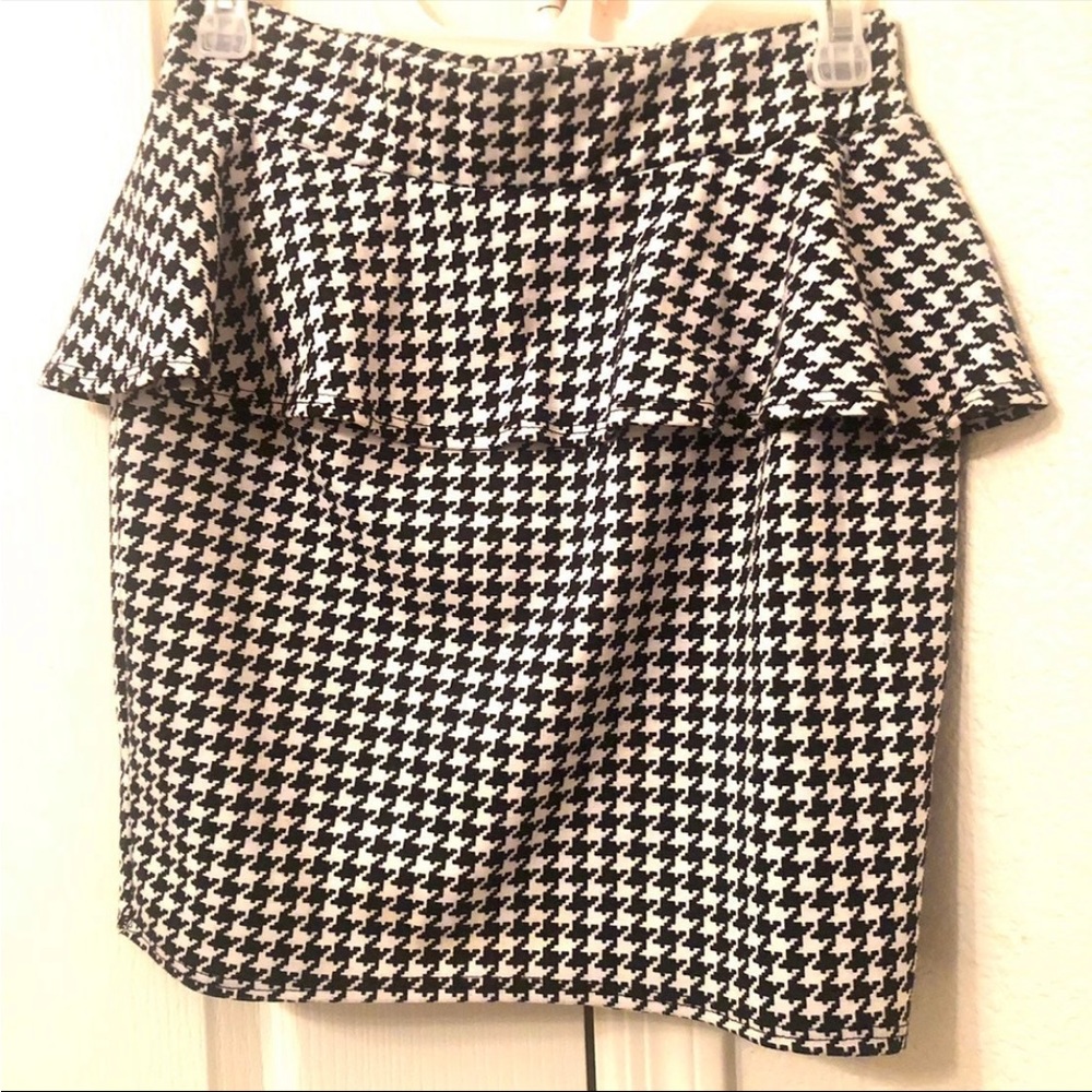 houndstooth skirt size large